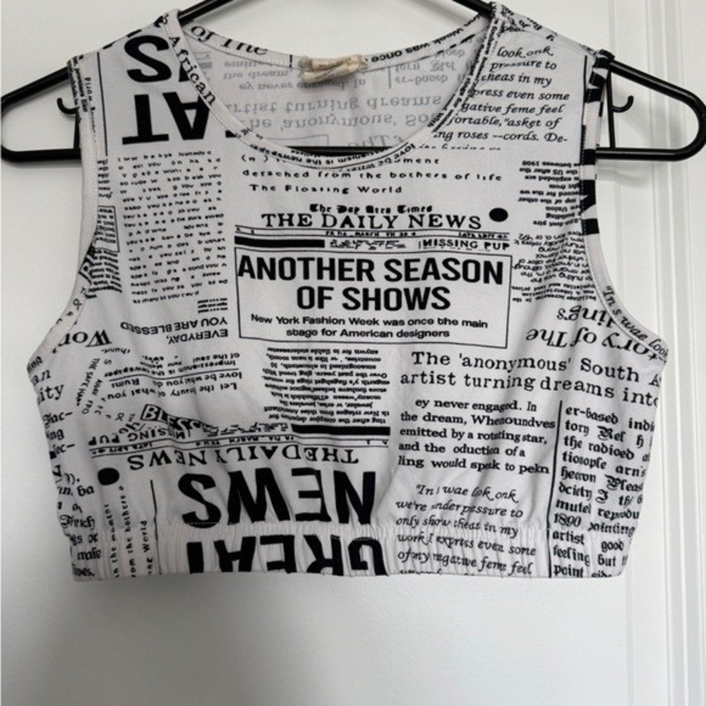 Indero Newspaper Print‎ Crop Top Sleeveless White Black Size Small